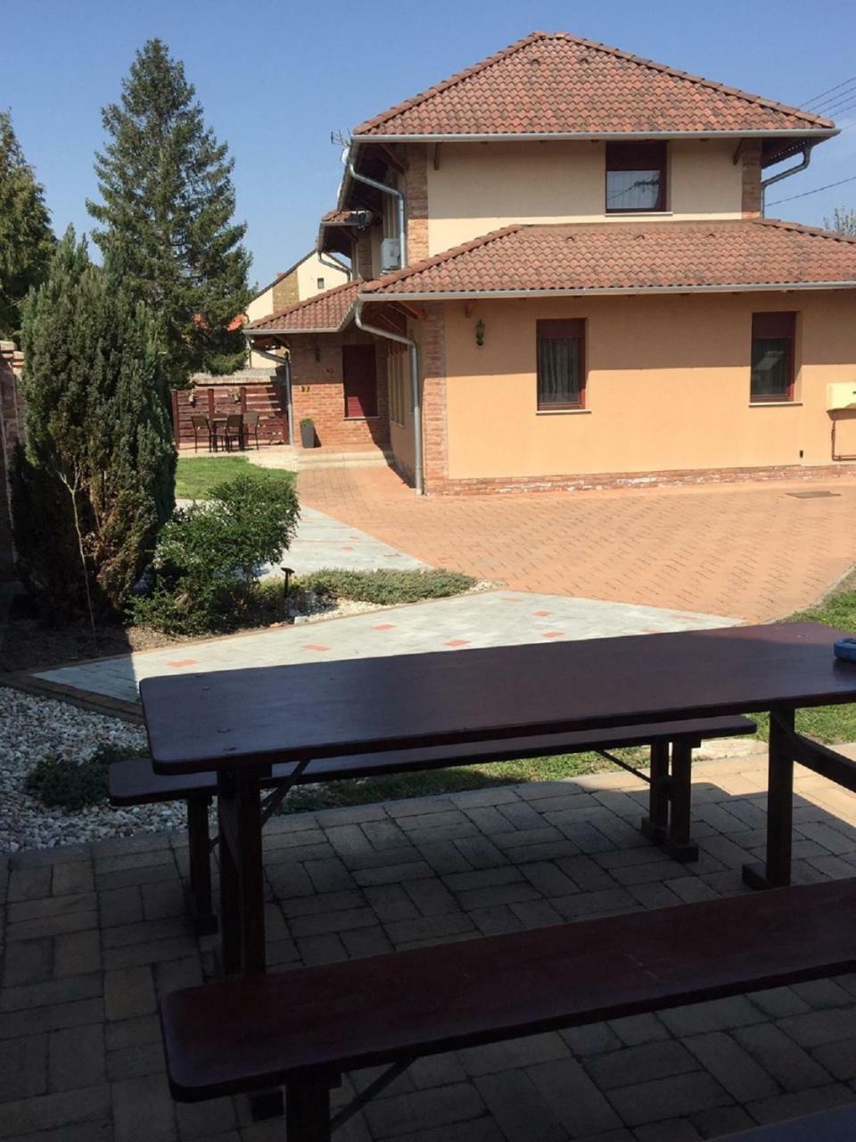 Cherry Apartmanhaz Sárvár المظهر الخارجي الصورة